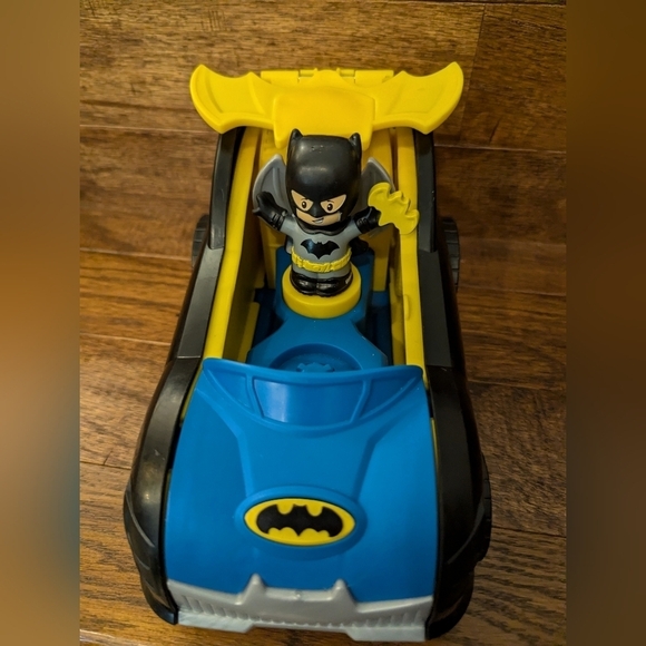 Batman Fisher-Price Little people batmobile 2 in 1 playset. - Picture 4 of 9